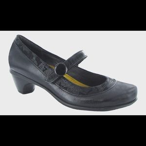 Black Naot Trendy Heel